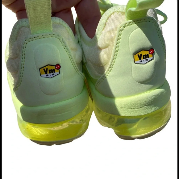 Women’s Nike Air VaporMax Plus Barely Volt Neon Yellow - Picture 6 of 10
